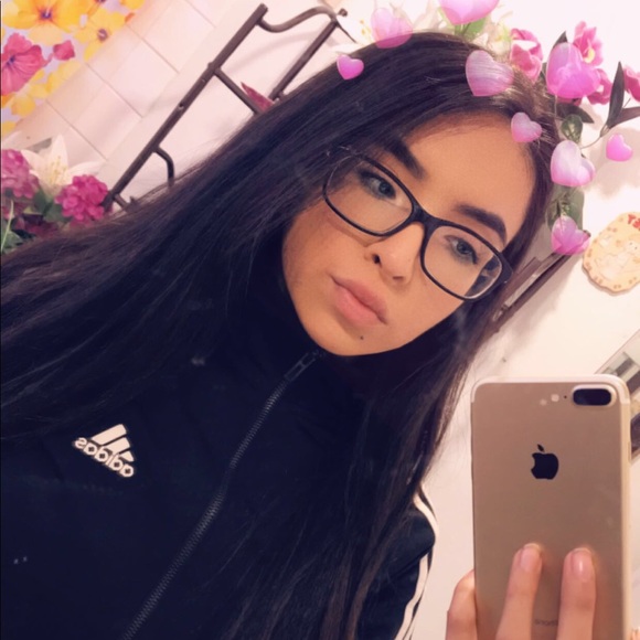 Meet your Posher, Gloria - Picture 3 of 4